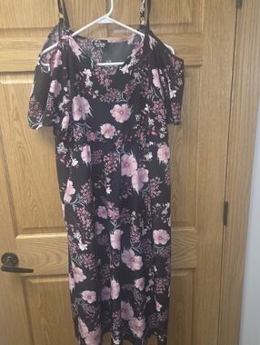 2 new without tags women's plus size BloomChic dresses, both size 18-20